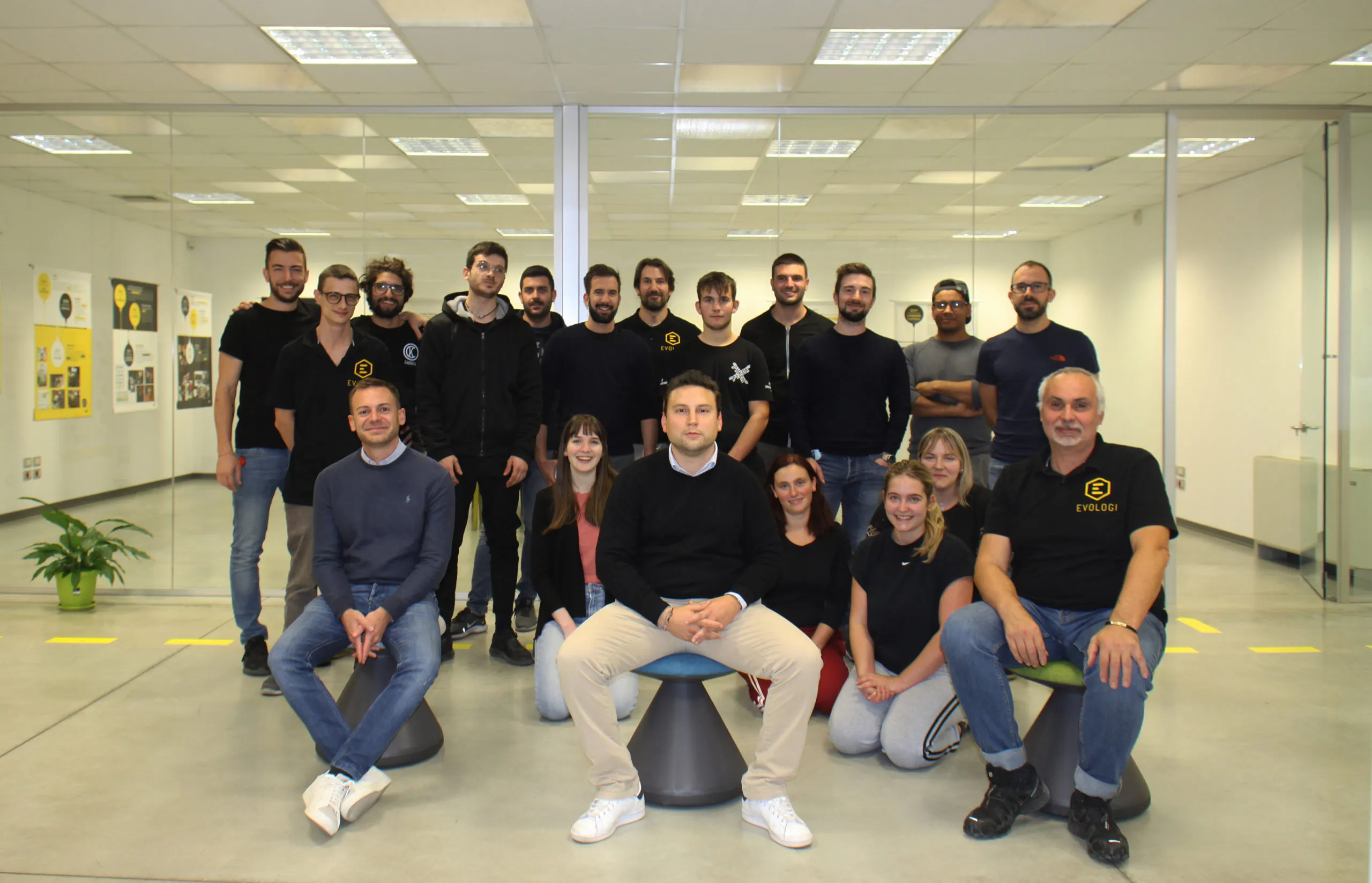 Il team Evologi al completo negli uffici dell'azienda