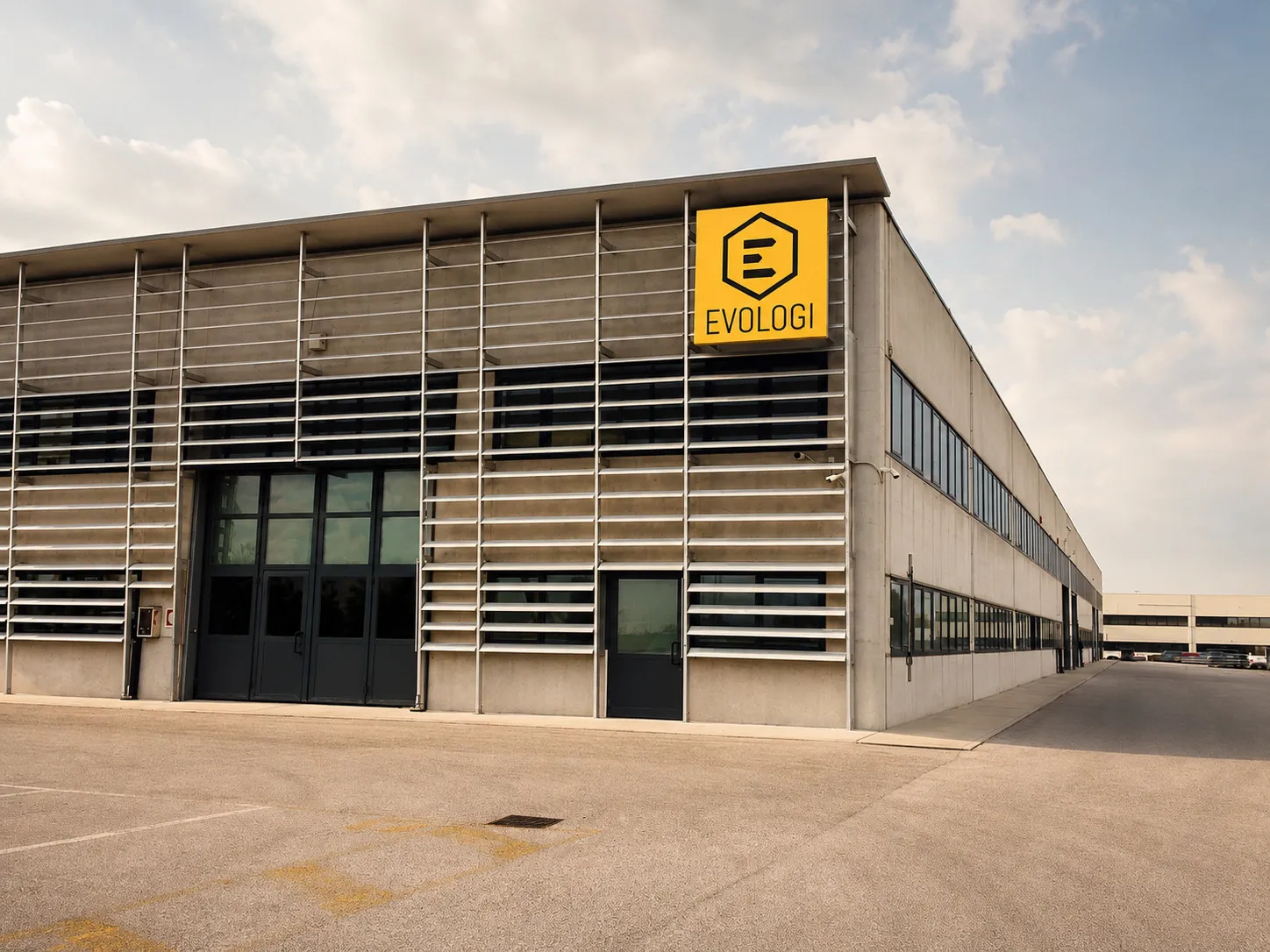 Magazzino di fulfillment Evologi: scaffalature e postazioni operative